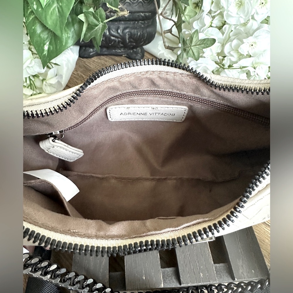 Adrienne Vittadini VL Taupe Downtown Diva Guitar Strap Hobo Crossbody - NWT - Picture 7 of 10